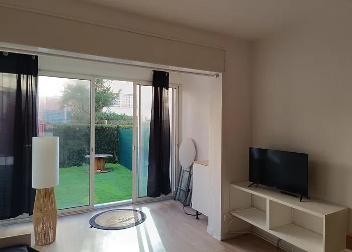 דירה Beautiful With Direct Access *